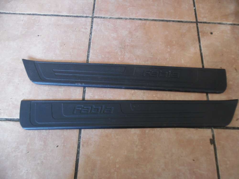 Skoda Fabia II Einstiegleiste Leiste Vorne Rechts / Links KDA700001