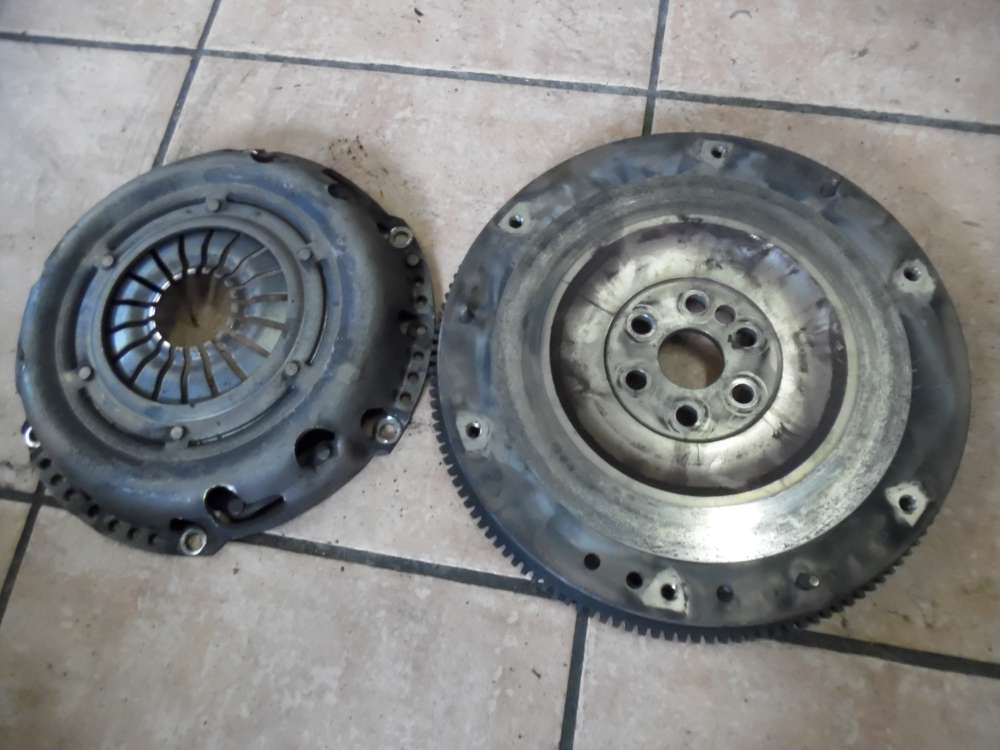 Ford Focus II Kupplungssatz Schwungrad Schwungscheibe 98MM6375/ 3M51-7563-AE