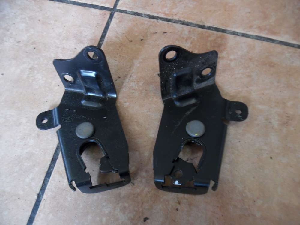 Ford Focus II Sitzbefestigung Rücksitzbank Rechts / Links 4M51A613B90