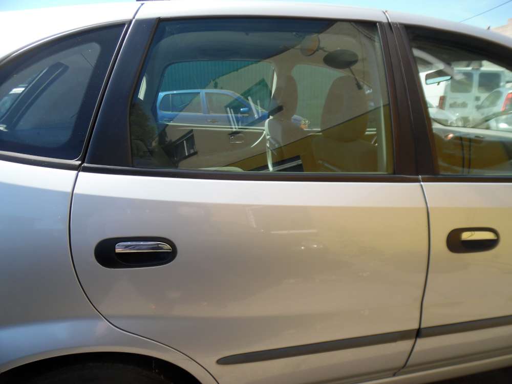 Nissan Almera Tino Tür Hinten Rechts silber Farbcod : KL0