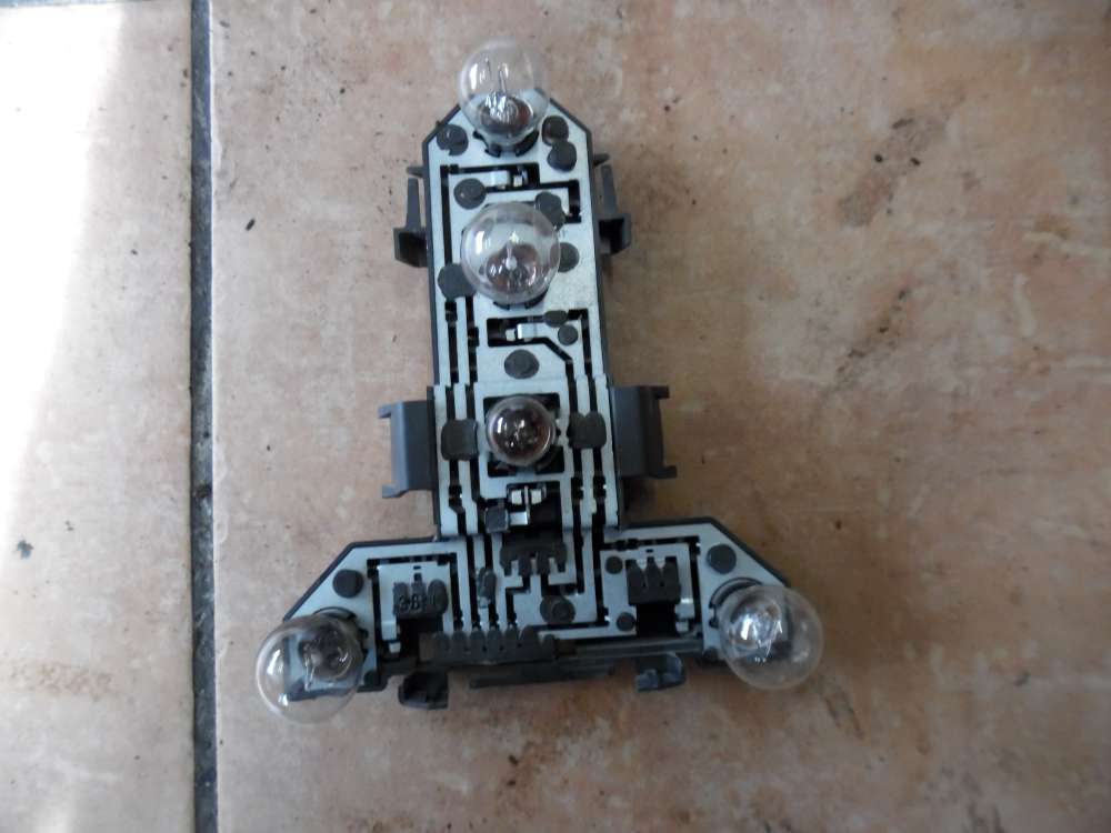 VW Golf IV 1J Lampenträger Rückleuchte Rechts 1J6945257