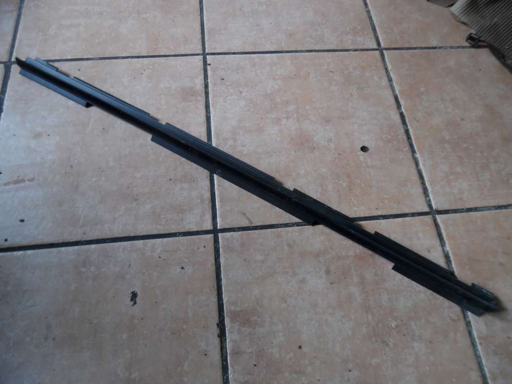 VW Golf IV Fensterschachtabdeckung Vorne Links 1J4837471