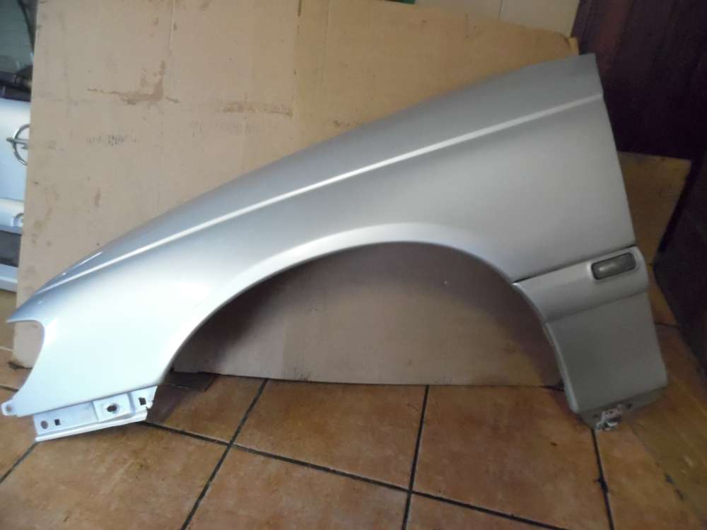 Opel Omega B Kombi Kotflügel Links Silber Farbcode : Z157