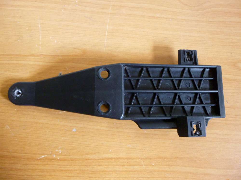 VW Golf III Stoßstange Halter 1H6807378