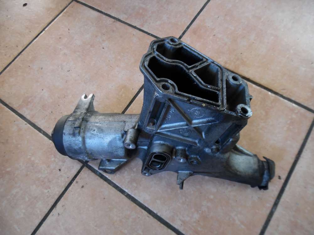 BMW E46 320d 2,0 D Ölfiltergehäuse 2246981