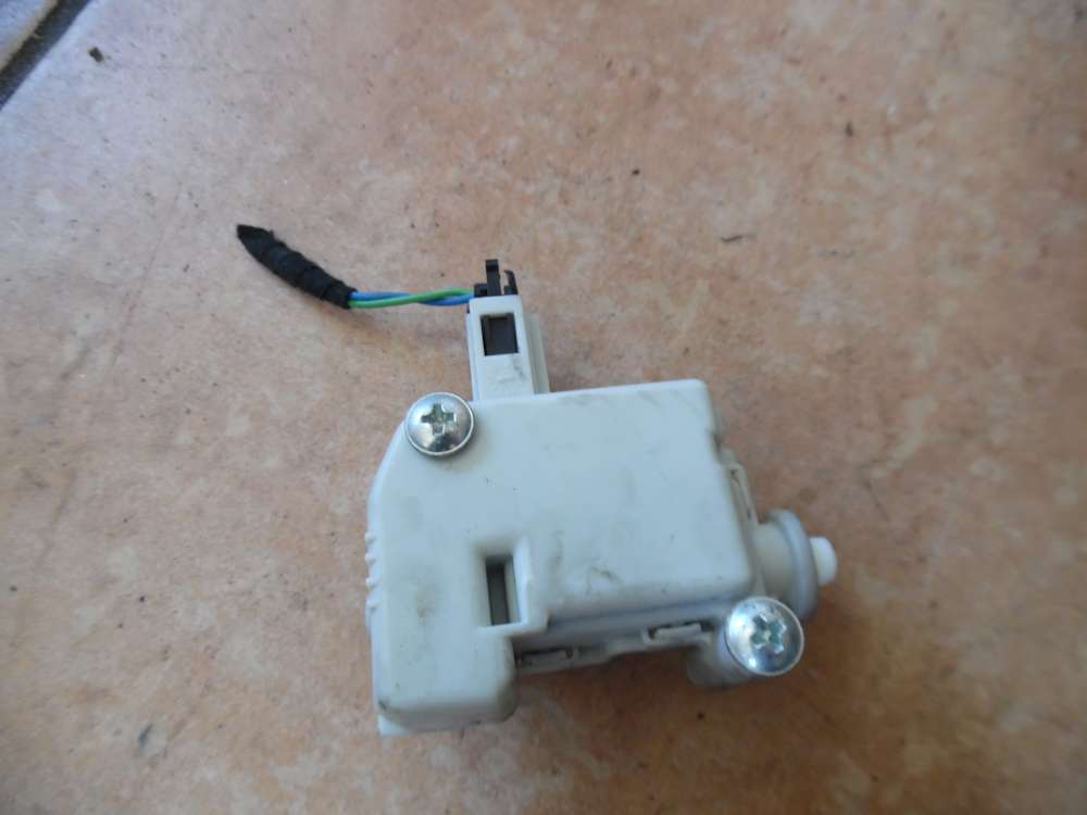 VW Golf IV Stellmotor Tankklappe 1J6810773