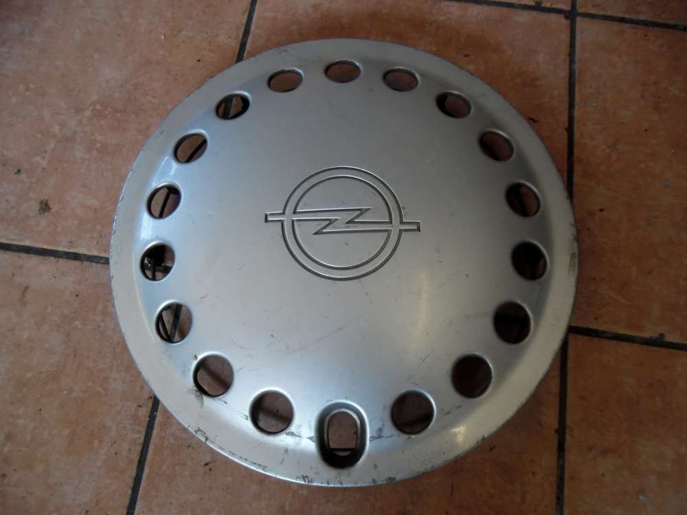 Opel Kadett D Radkappe Razierblende 13-Zoll 90240774