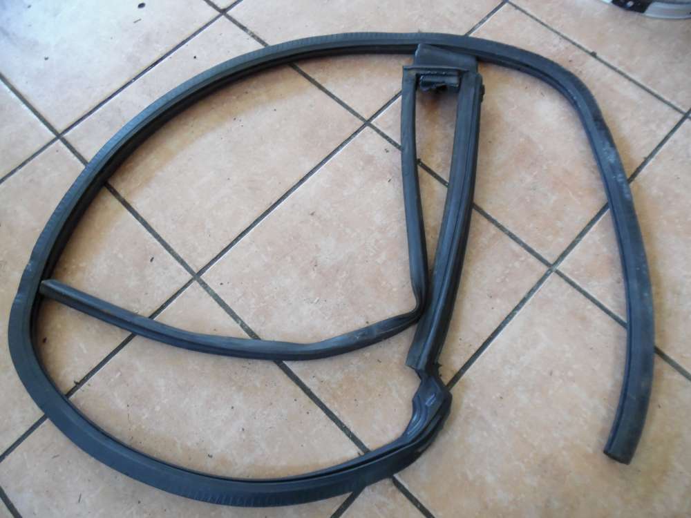 VW Golf III / IV Cabrio Türdichtung Fenstergummi Vorne Rechts 1E0847330