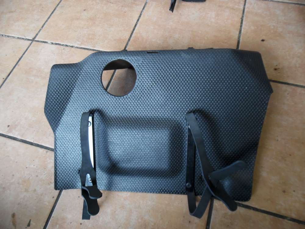 VW Golf III / IV Cabrio Abdeckung Kofferraum Hydraulikpumpe 1E0857467