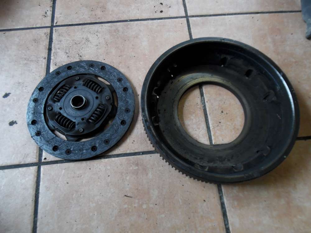 Audi A3 8L Schwungrad Schwungscheibe mit Kupplungsscheibe 06A141031J 027105273D