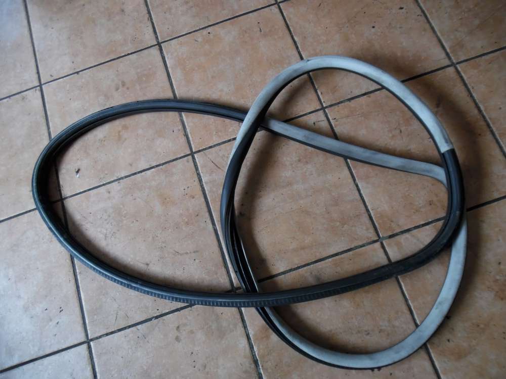 VW Golf IV 3-Türer Türdichtung Dichtung Vorne Rechts 1J3867365