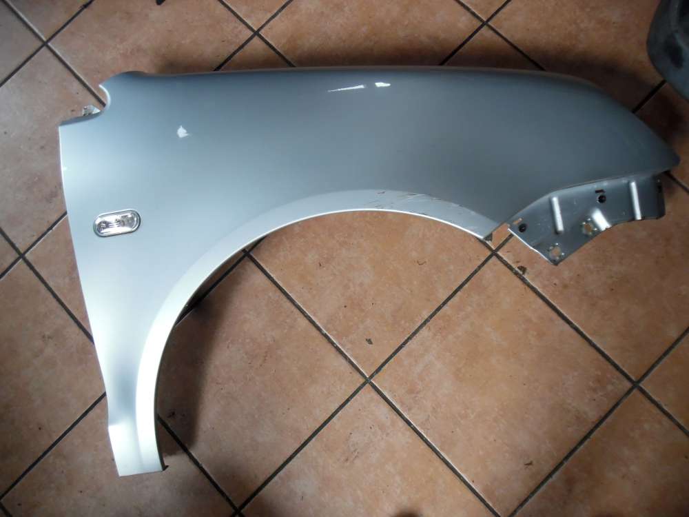 VW Polo 9N Kotflügel Vorne Rechts Silber LA7W