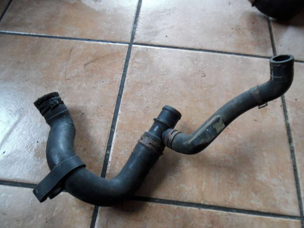 VW Tiguan 2,0 TDI Wasserflasch Kühlerschlauch 323220