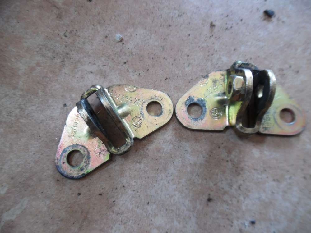 VW Golf III 1H Halter für Türfangband Hinten Rechts / Links 1H4839282 1H4839281