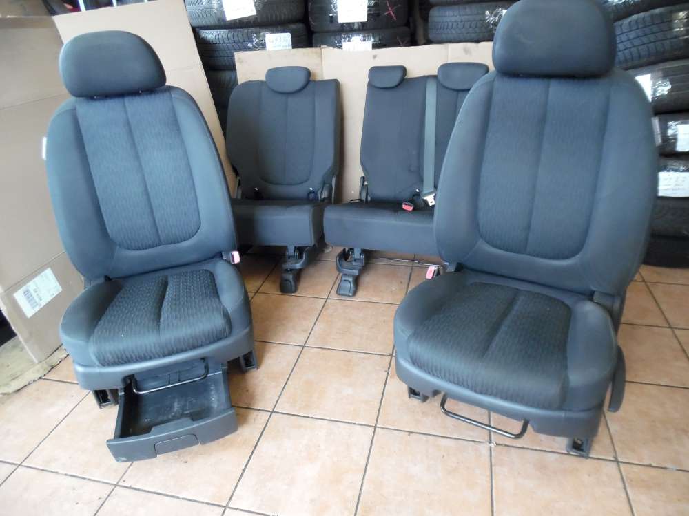 KIA Carens III Sitze Innenausstattung Stoff grau