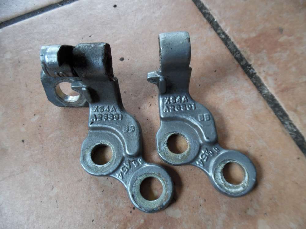 Ford Focus I Türschernier Schernier Vorne Links XS4AA22801
