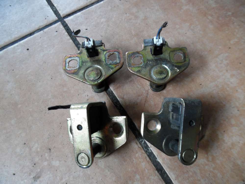 Ford Focus I Türfanghaken Schließkeil 2M51F21982
