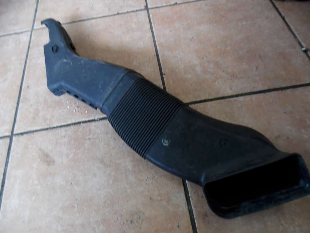 VW Passat 3B Ansaugschlauch Ansaugkanal 8D0129617