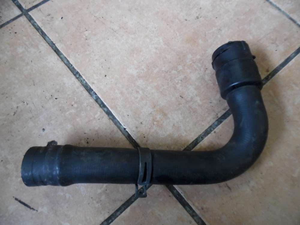 VW Passat 3B Kühlwasserschlauch 8D0121101