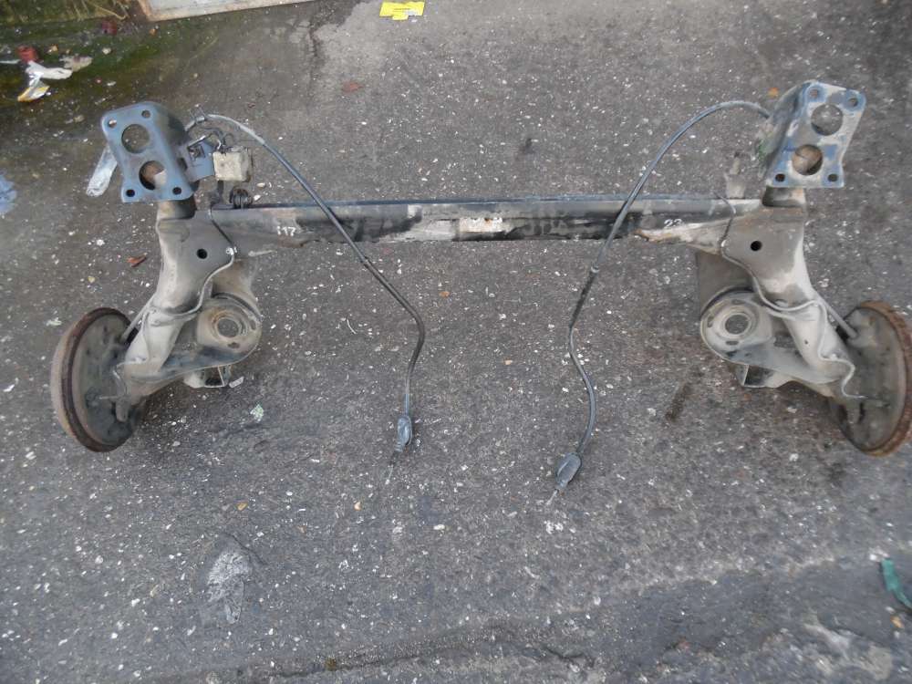 VW Golf IV 1,4L Hinterachse Achsträger mit Handbremsseile 1j0609721