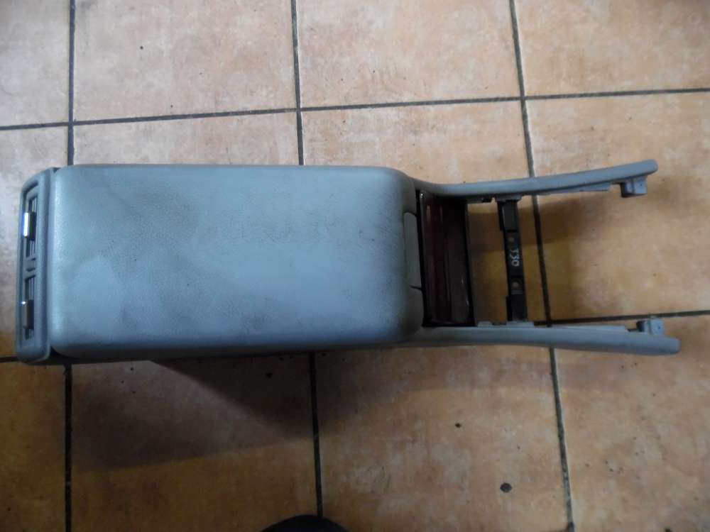 Mercedes E-Klasse W210 Mittelkonsole Armlehne E9300305