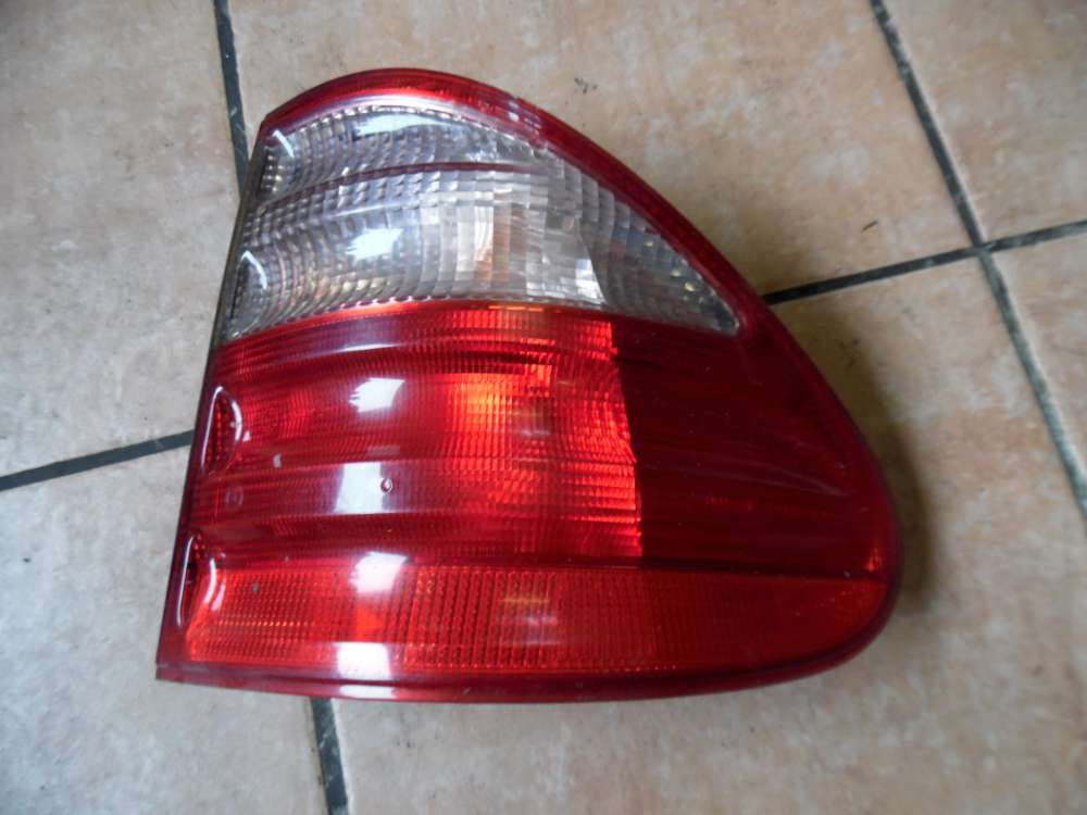 Mercedes E-Klasse W210 Rückleuchte Rücklicht Rechts außen 2108205464