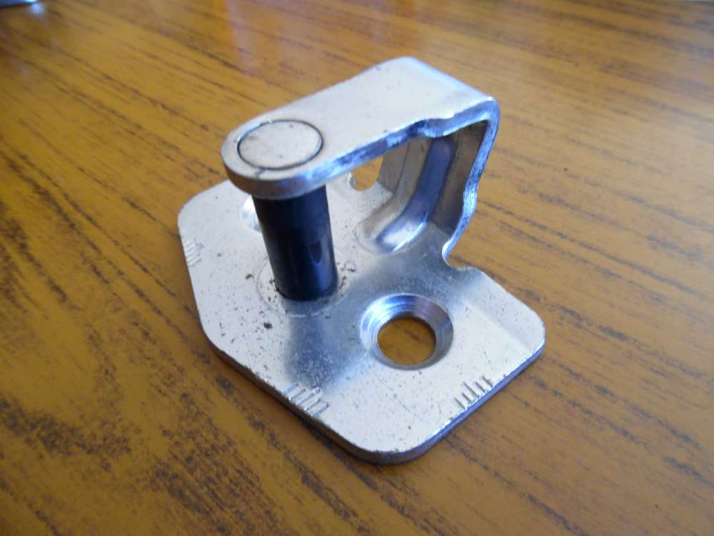 Opel Corsa C Bj 2001 T?rschloss Schlosshaken Fanghaken Vorne 96336