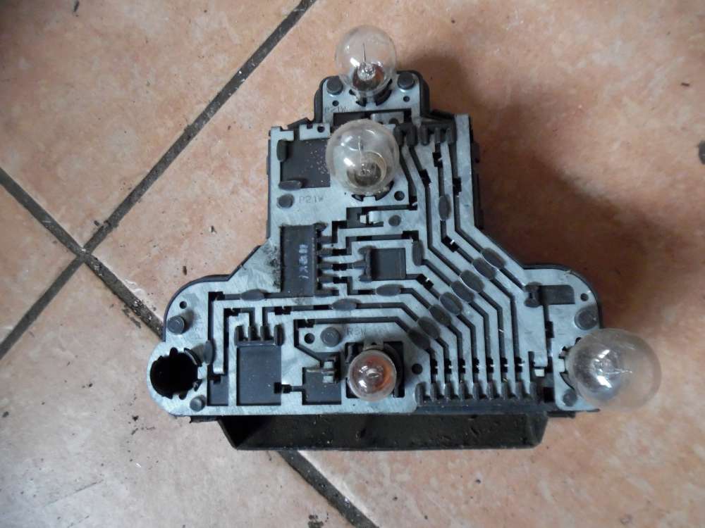 VW Golf III Abdeckkappe Lampenträger Rückleuchte 1H6945520