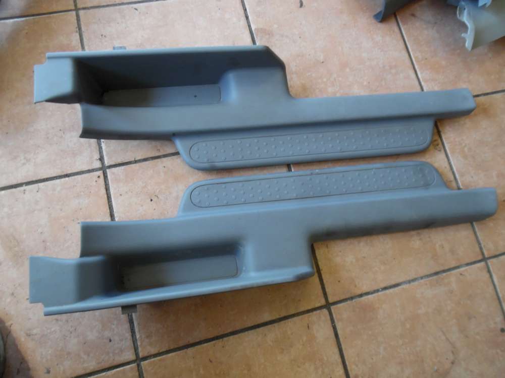Toyota Yaris Verso Innenverkleidung Leiste Hinten 67913-52050 / 67914-52030