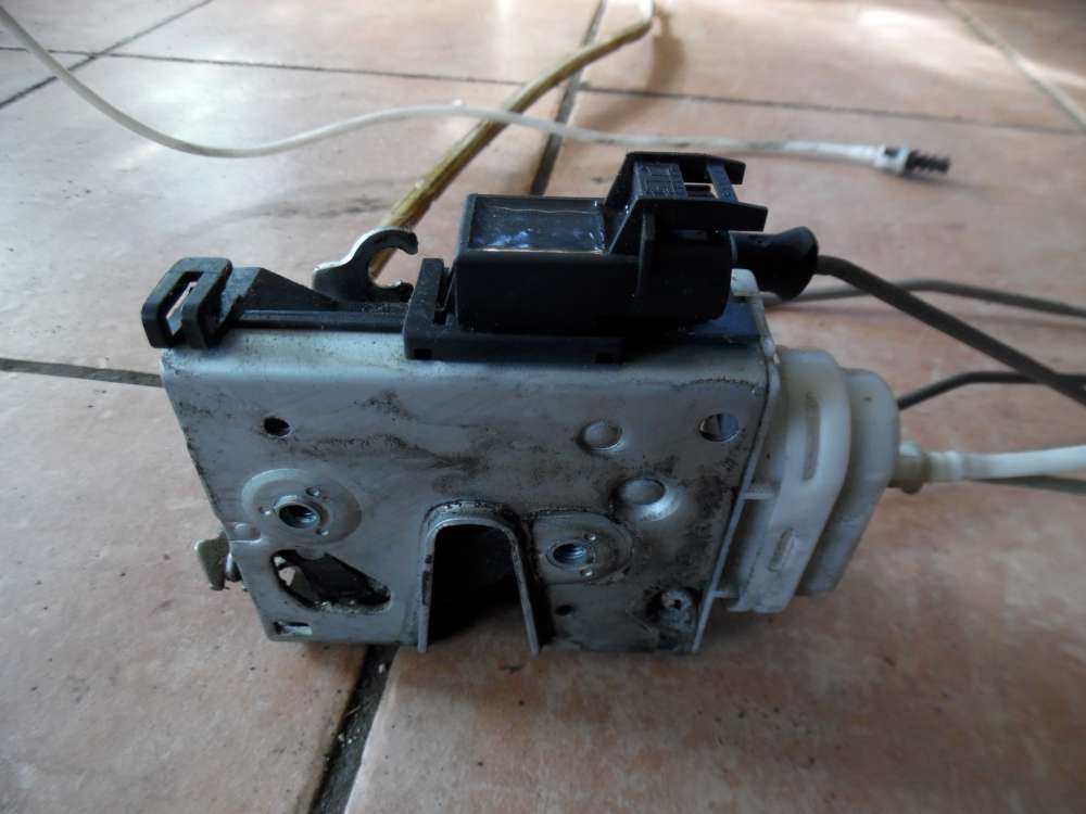 Audi A4 B5 Türschloss Vorne Links 8D1837015