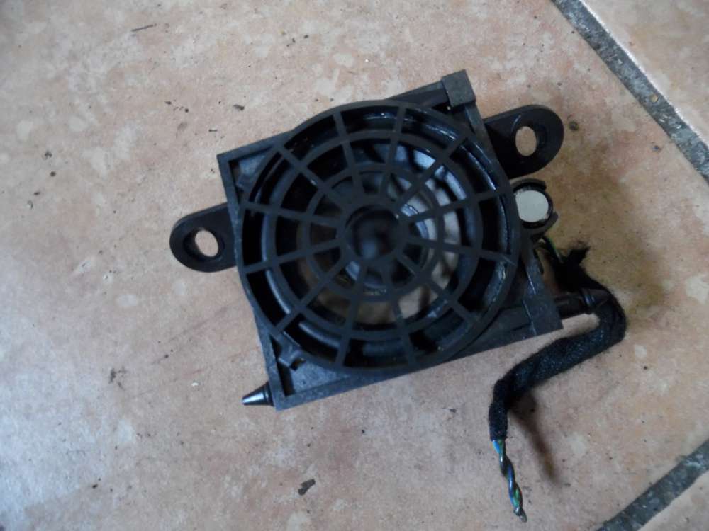 Audi A4 8E Lautsprecher Armaturenbrett Vorne Mitte 8E0035411