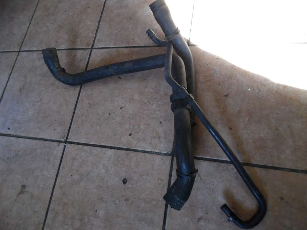 VW Golf V 1,4L Wasserschlauch 1K0121049