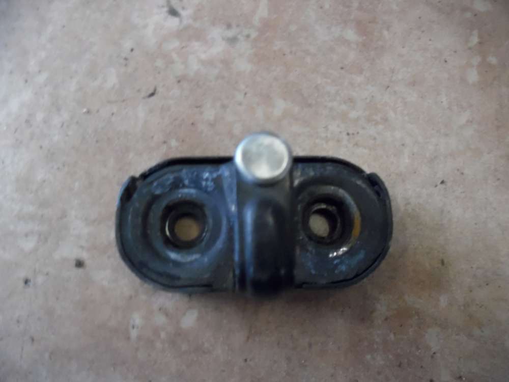 VW Golf V 1K Heckklappeschliesskeil 1T0827517
