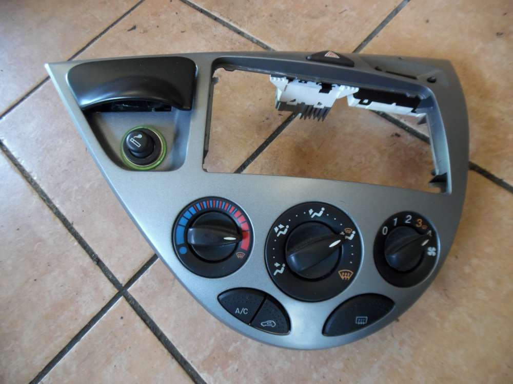 Ford Focus I DAW Mittelkonsole Klimabedienteil 98AB-A046A04 98AB-15000 / 98AB-18C419/ 98AG-13A350