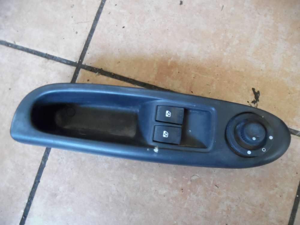 Renault Clio II 5-Türer Fensterheberschalter Vorne Links 8200084009