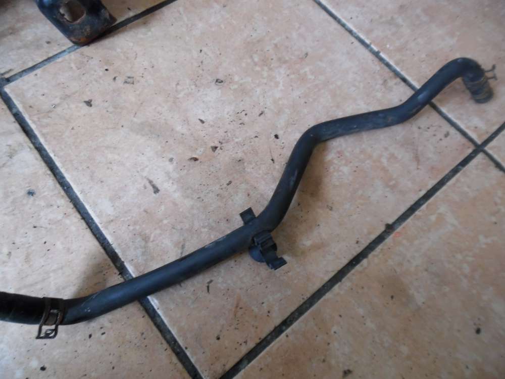 Ford Focus I 1,6i Schlauch Wasserschlauch 98AB-8K276