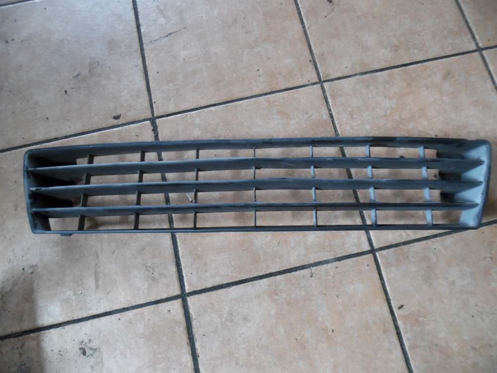 VW Golf Plus 5M1 Gitter Mitte Vorne Stoßstange 5M0853677