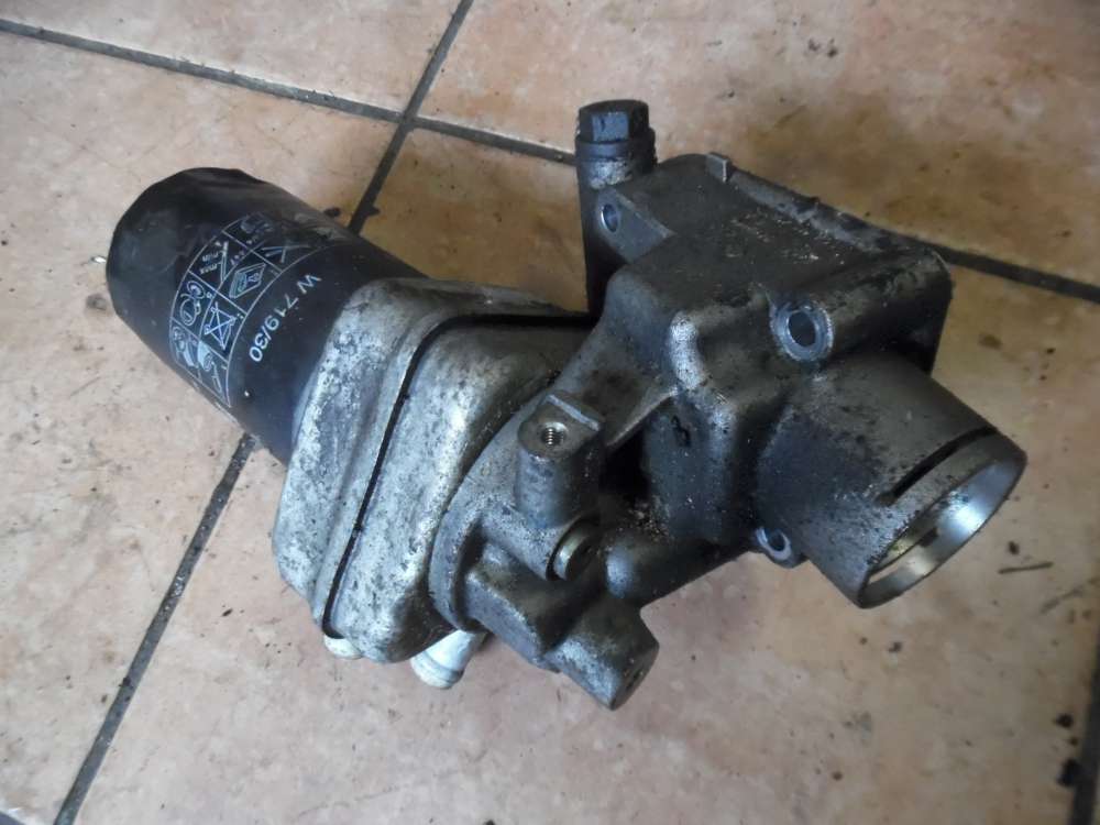Audi A3 1,6L Ölkühler Ölfilterflansch 06A115417