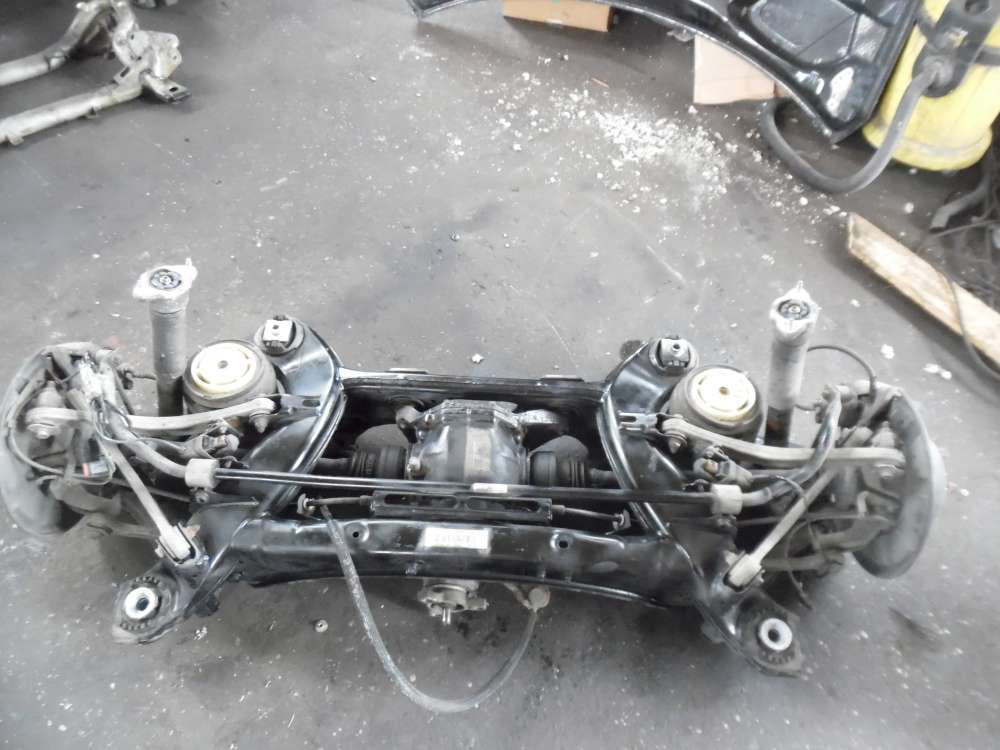 Mercedes-Benz E-Klasse W212 Differential Hinterachse Achsträger 2123508001/ 2043500372