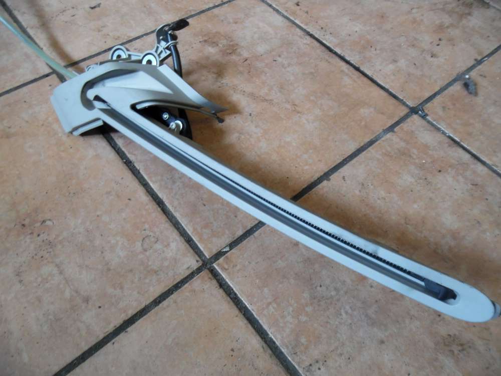 Mercedes-Benz E-Klasse W212 Führungsschiene Laderaumabdeckung Hi Re A2128203042