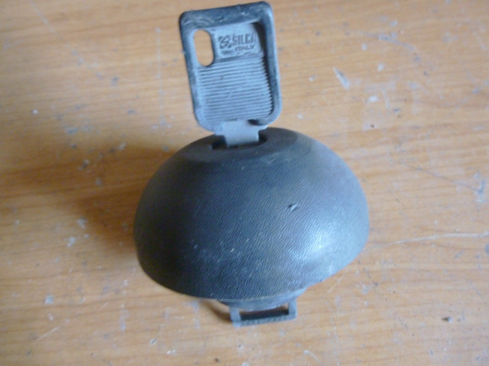 Renault Twingo Tankverschluss Tankdeckel mit Schlüssel