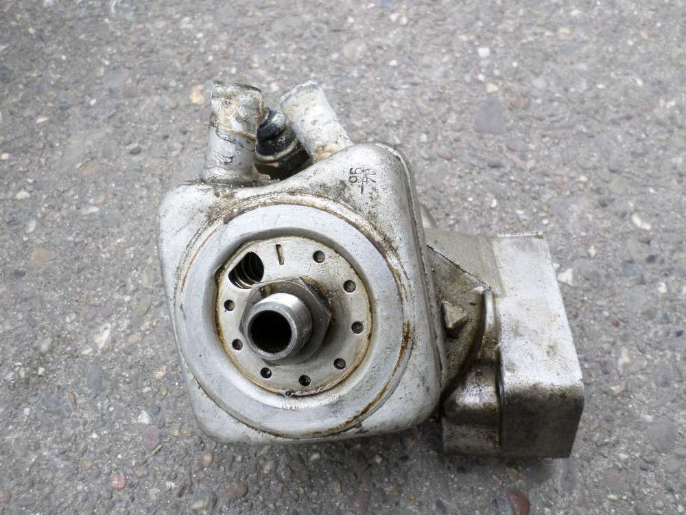 Audi A6 Ölfilterhalter 050115417