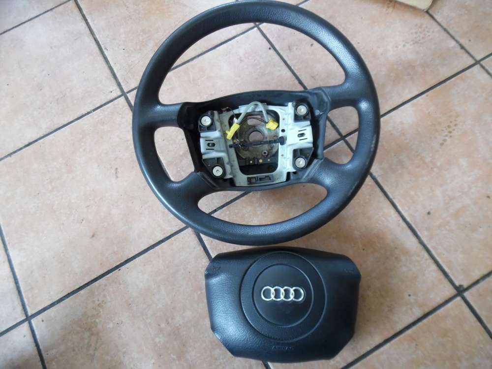 Audi A4 Lenkrad schwarz 4B0124A