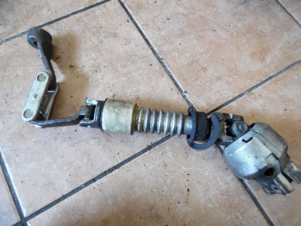 Mercedes E-Klasse W210 Kreuzgelenk Lenks?ule A2034620478