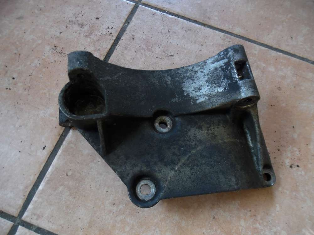 VW T4 Bus Halter Lichtmaschine 028903143AD