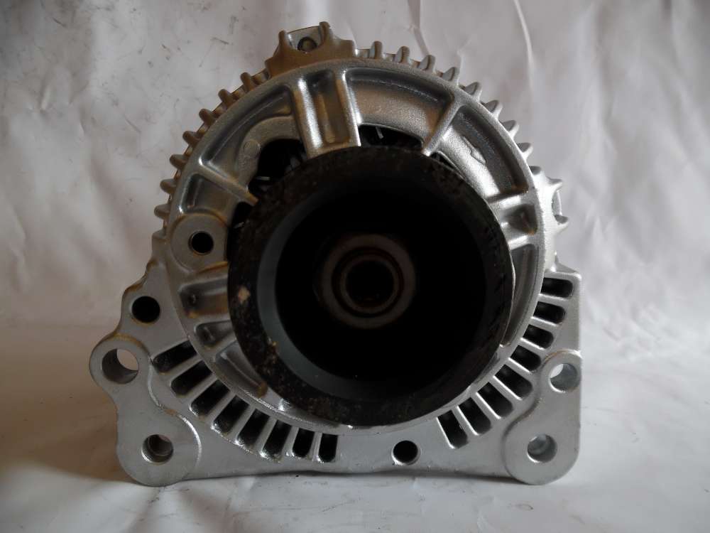 Lichtmaschine Generator 70A VW Audi Skoda 037903025B Bosch 0123310037