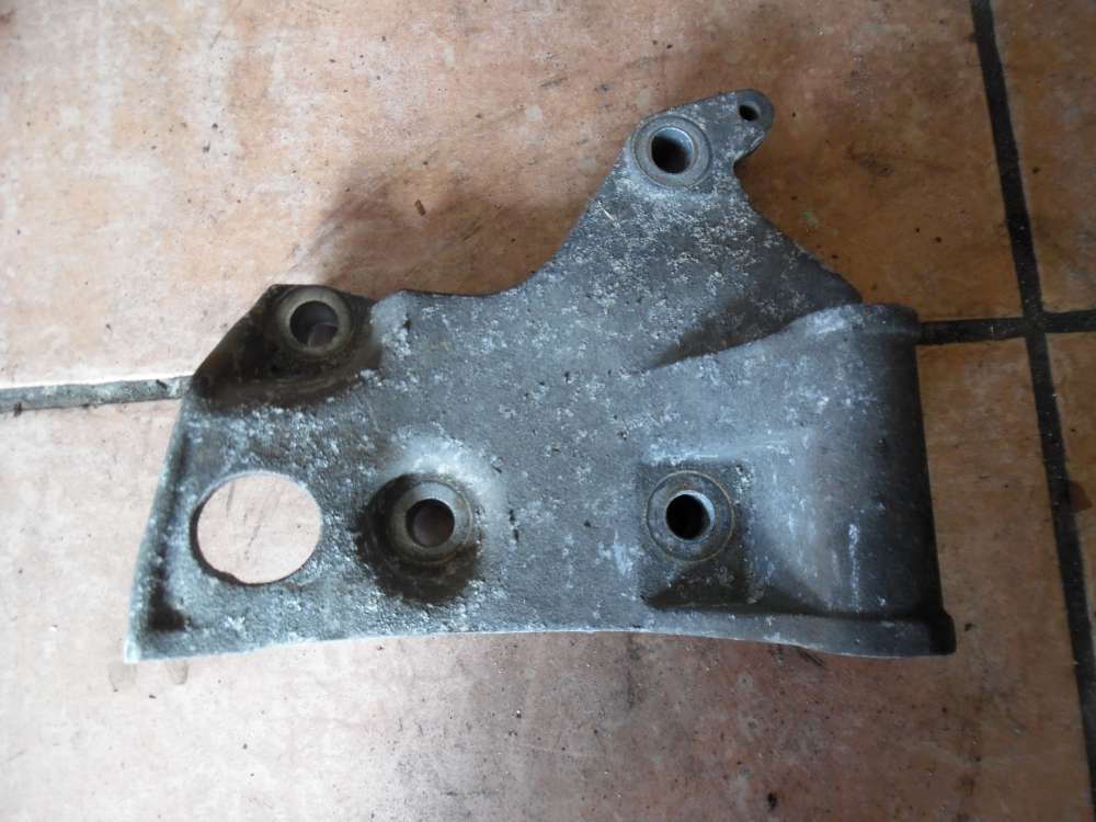 Renault Twingo II Tr?ger Halter Lichtmaschine 7700864288