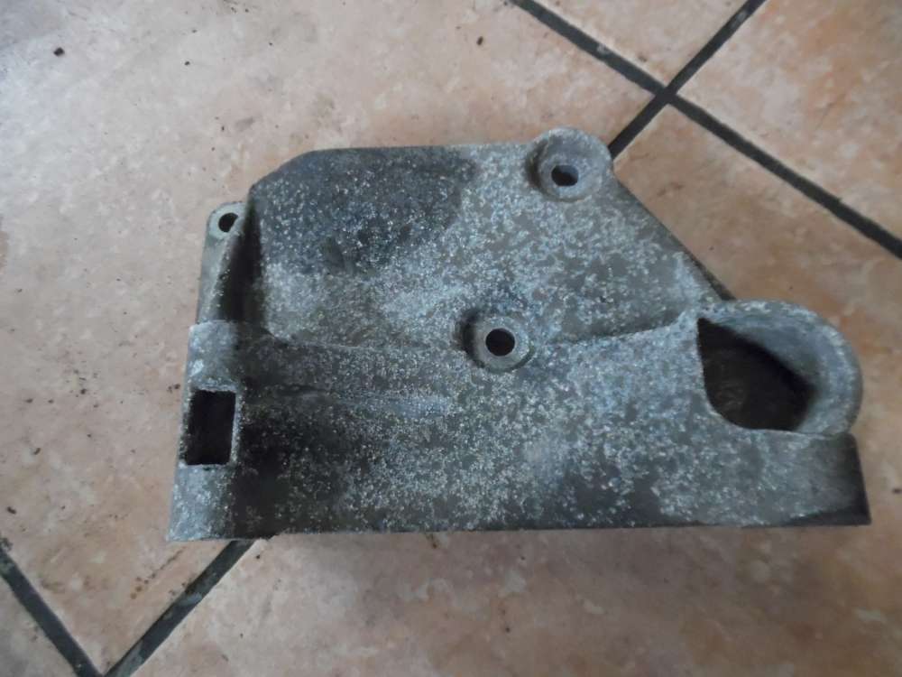 VW Golf III / IV Cabrio Halterung Lichtmaschine 028903143