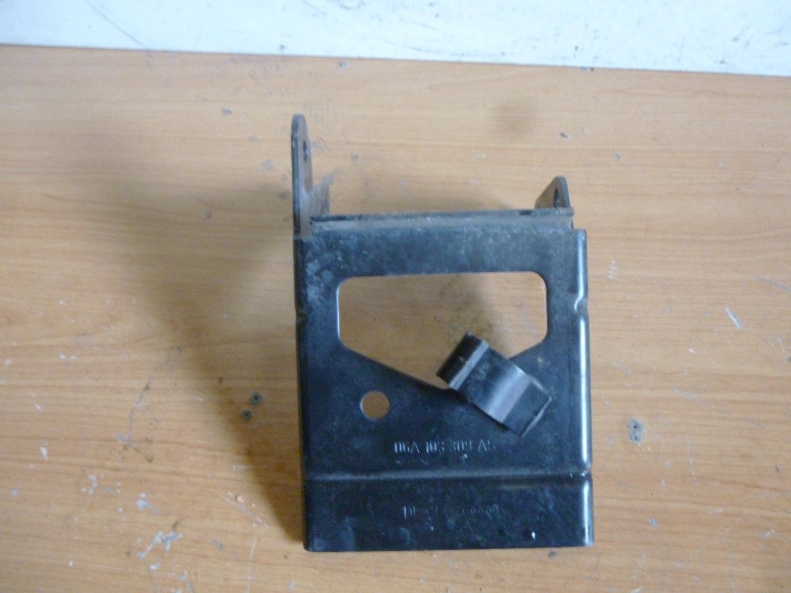 VW Touran Halterung Lichtmaschine 06A103309AS