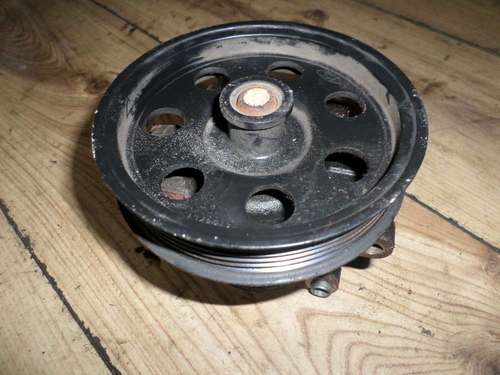 Ford Focus I 1,8 Servopumpe XS4E3A733AC
